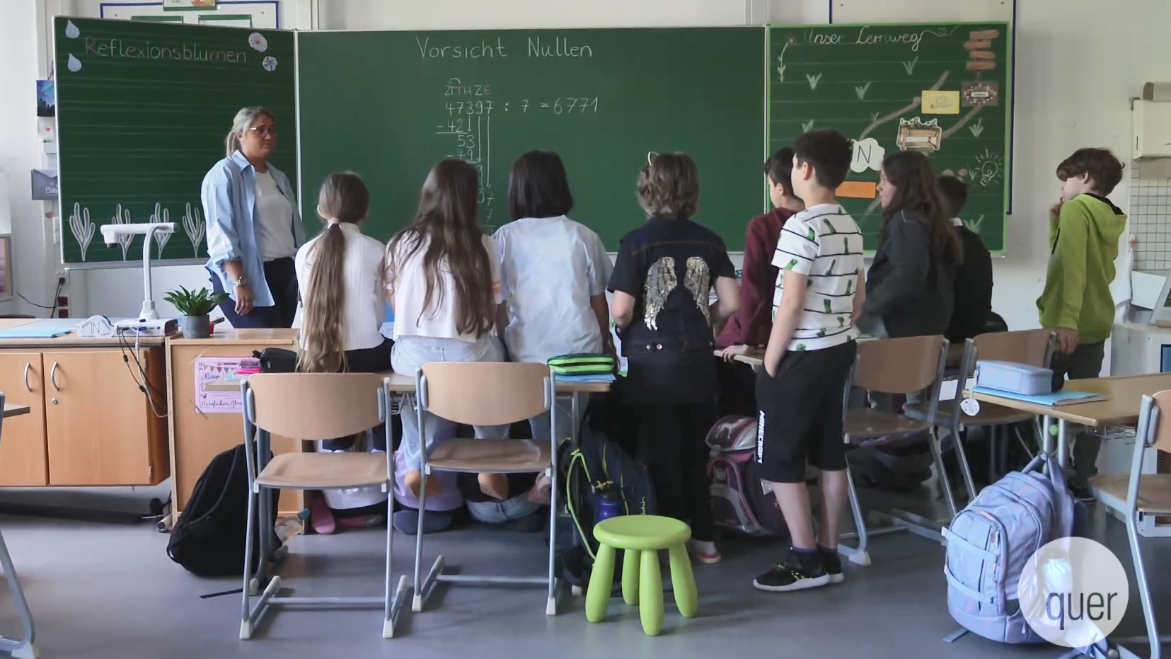 Für die BR-Sendung "quer" vorbildlich: BLLV-Expertin Julia Hautum im Mathematikunterricht