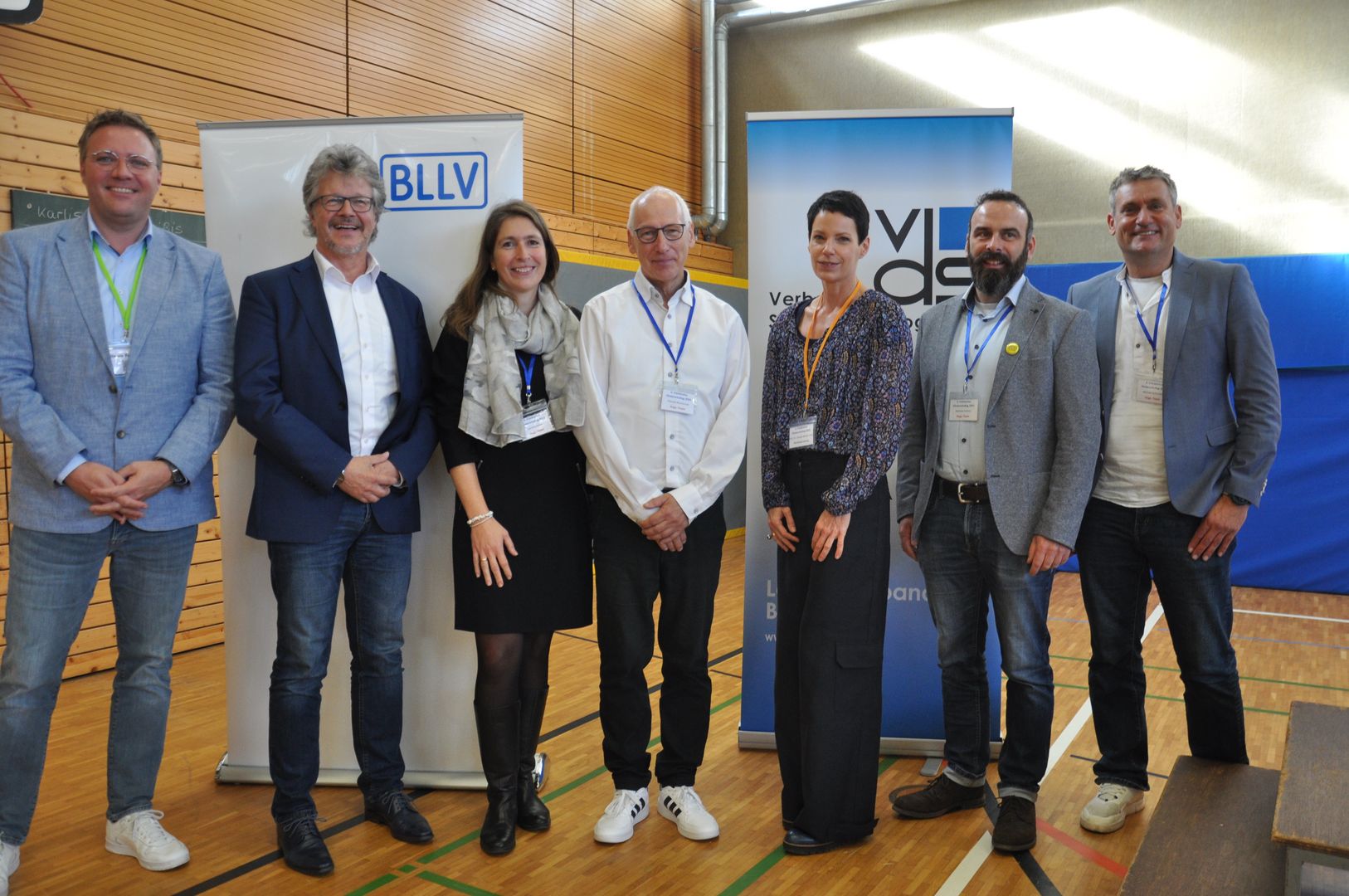 Bild der VeranstalterInnen mit der Hautrednerin