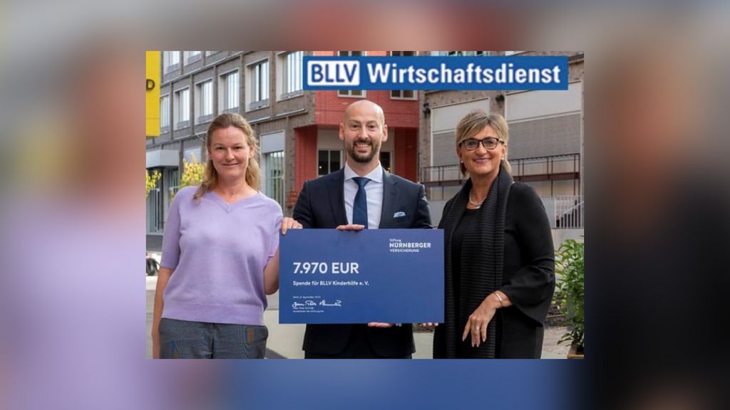 Bild: (v.l.n.r.) Iris Güttler (Geschäftsführerin des BLLV-Wirtschaftsdienstes), André Abu Isneineh (Landesdirektor der Nürnberger Versicherung), Simone Fleischmann (BLLV-Präsidentin).