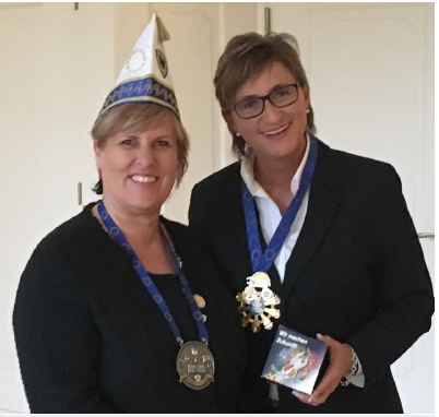 NEG-Präsidentin Petra Müller (links) mit BLLV-Präsidentin Simone Fleischmann NEG-Präsidentin Petra Müller (links) mit BLLV-Präsidentin Simone Fleischmann