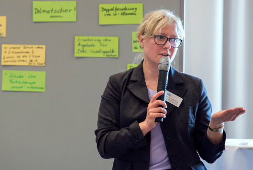 Ministerialrätin Gisela Stückl beim BLLV-Werkstattgespräch Flüchtlinge