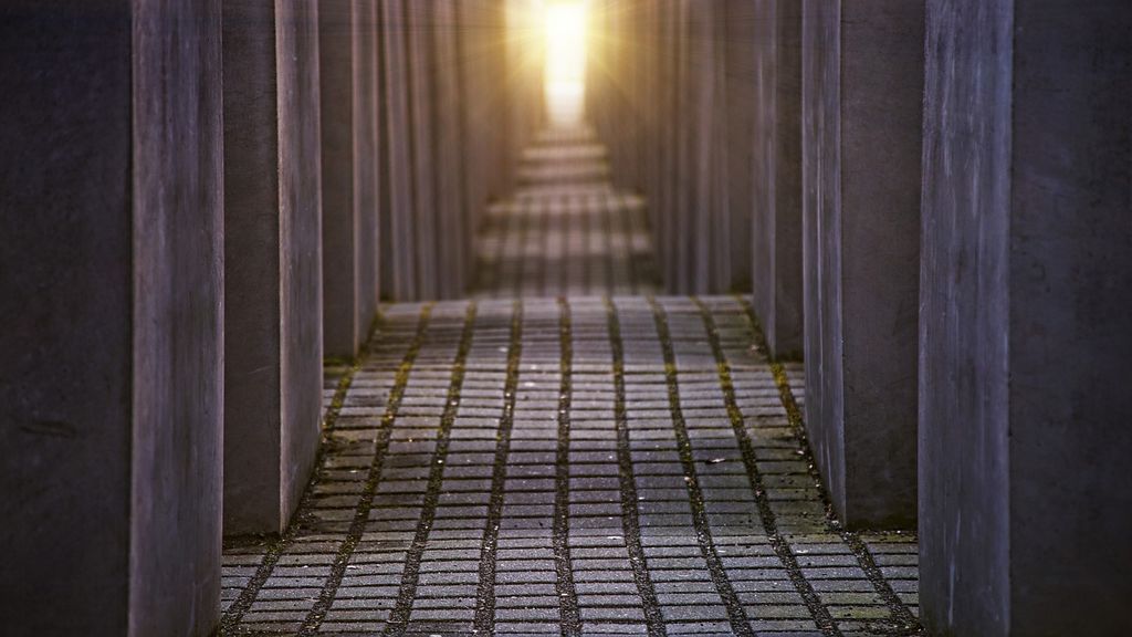 holocaust-memorial-3710509_1280.jpg