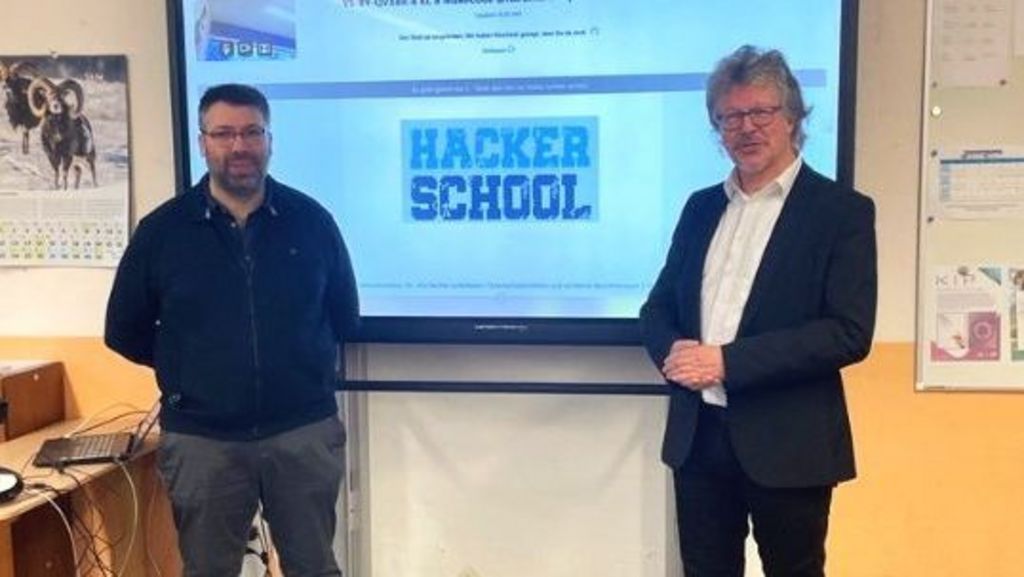 Felix Behl, Referatsleitung Digitalisierung im BLLV und Helmut Schmid, Bezirksvorsitzender des BLLV Unterfranken