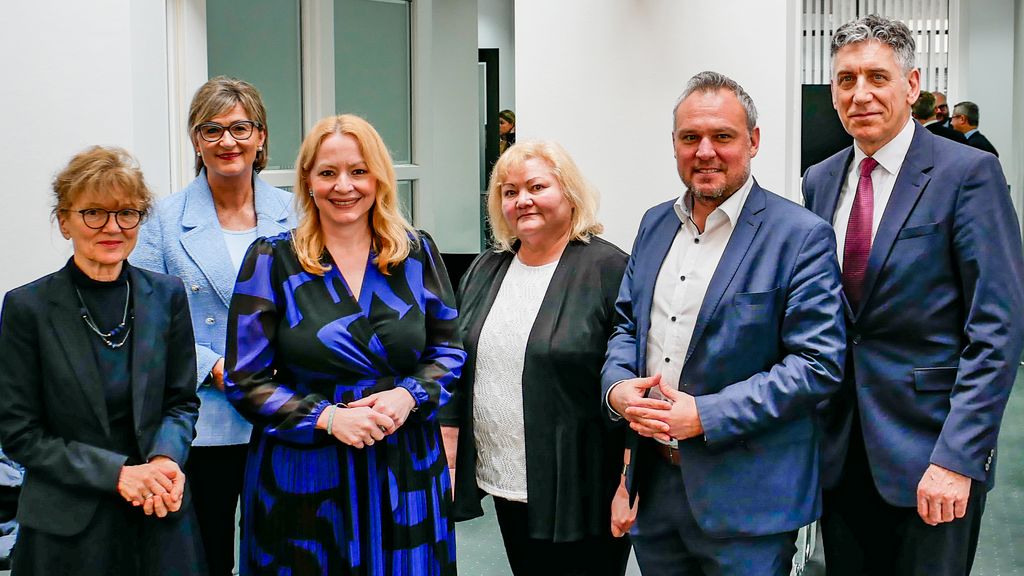 Jahresgespräch mit der Kultusministerkonferenz. v.l.n.r.: Gerlinde Kohl, Simone Fleischmann, Ministerin und KMK-Präsidentin Christine Streichert-Clivot, Gabriela Kasigkeit, Ralf Neugschwender, Pankraz Männlein; Foto: dbb