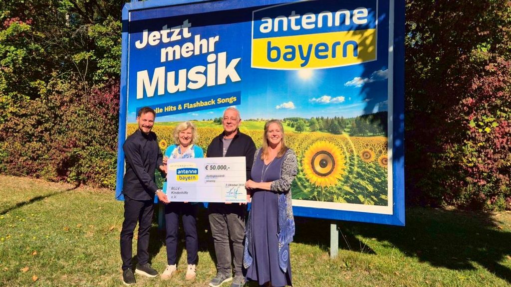 Sebastian Perdighe, Sieglinde Stanzl, Holger John und Gabriele Mock bei der Übergabe der Spende