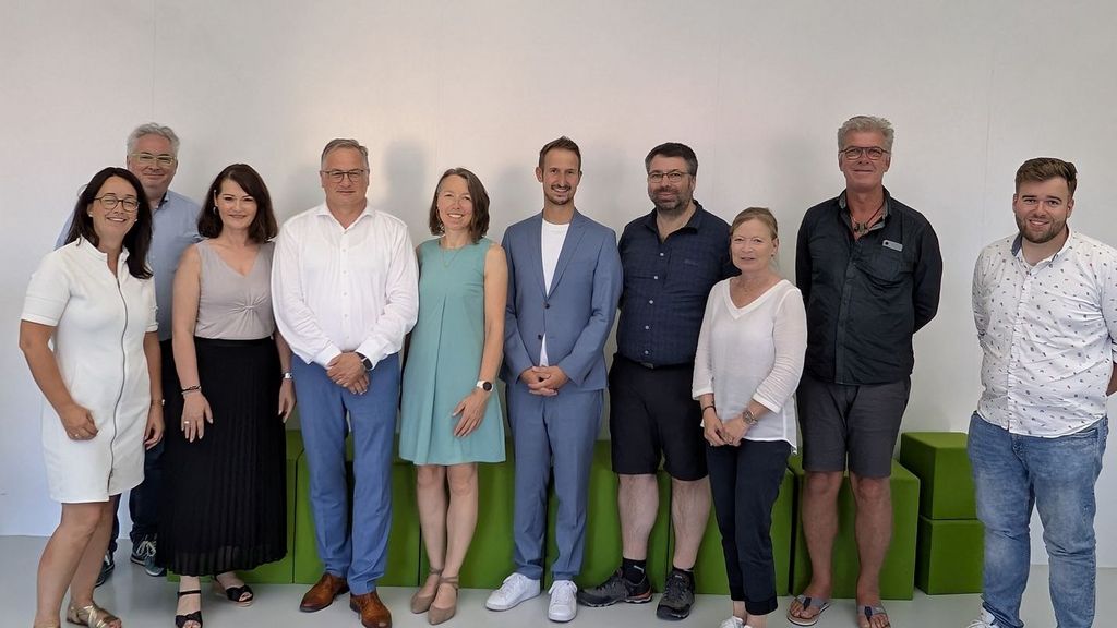 v.l.n.r.: Sandra Oehring, Ulrich Hierdeis, Sabine Bösl, Bernhard Stegmann, Antje Radetzky, Christian Mayr, Felix Behl, Katharina Wezel, Frank Hortig, Johannes Rundnagel; Foto: Simon Kratzer