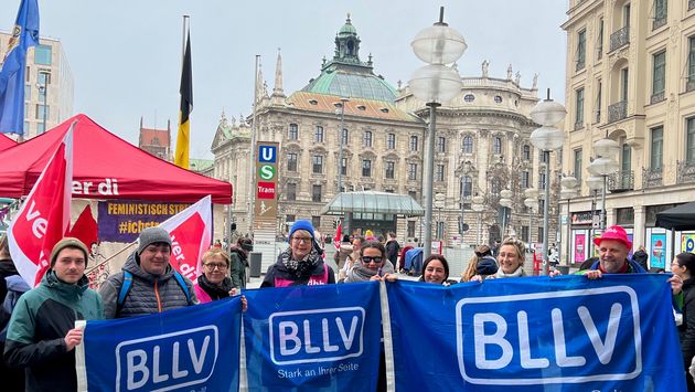 Mitglieder des Sozial- und Erziehungsdienstes im BLLV beim Warnstreik