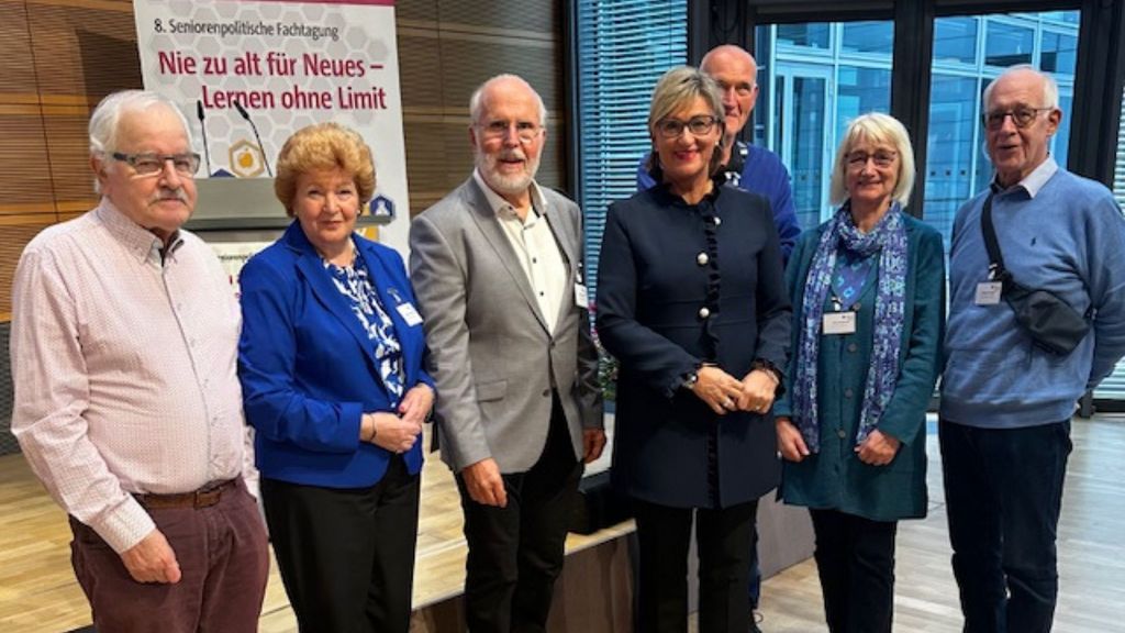 V.l.n.r.: Heinrich Bahns, Mathia Arent-Krüger, Max Schindlbeck, Simone Fleischmann, Toni Weber, Rita Hengesbach und Ekkehard Gabriel - Foto: Brigitte Fleischmann