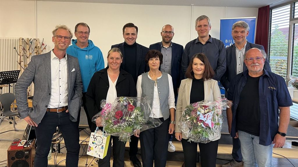 v.l.n.r.: Moderator Christoph Weidmann, 
Markus Erlinger (BLLV-Bezirksvorsitzender Mittelfranken), Melanie Rödel (Vertreterin der Elternschaft), MdL Andreas Schalk (CSU), Sigrid Malike (Leiterin ASB Mittelfranken), MdL Felix Locke (Freie Wähler), Sabine Bösl (Leiterin der ASB im BLLV), MdL Christian Zwanziger (Die Grünen), Johannes Stegmann (Schulleiter der Mittelschule Feuchtwangen-Land) und Gerhard Bräunlein (Schulleiter der Grund- und Mittelschule Bechhofen); Fotos: Ruth Kähler