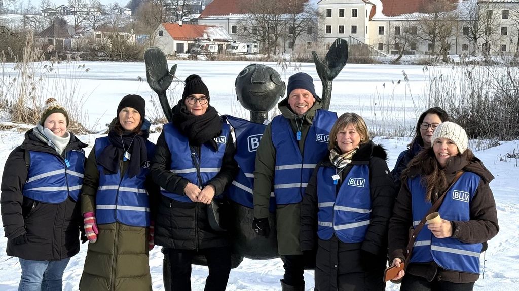 Mehr als 50 Mitglieder des BLLV haben bei der Mahnwache ein klares Zeichen gesetzt.