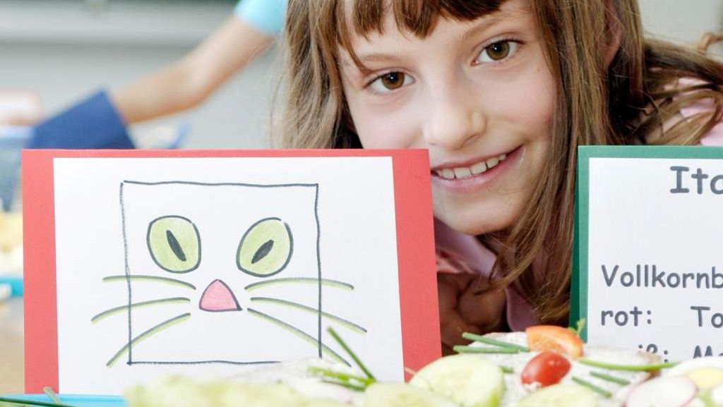 denkbar-R_Modellprojekt_Katzenbrot mit Mädchen