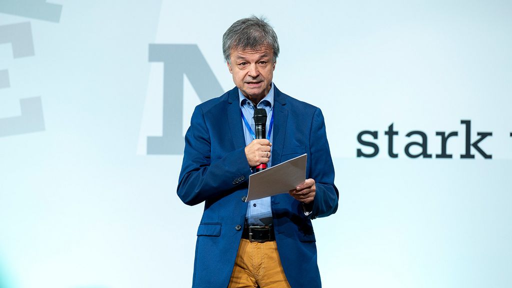 Bild: Klaus Wild (Leiter der Fachgruppe Hochschule des BLLV) hielt die Laudatio. 