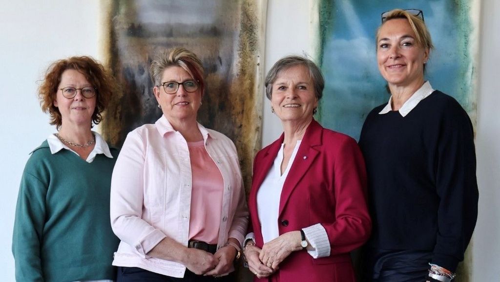 v.l.n.r.: Ulla Thiem vom Bayerischen Jugendring, Katharina Geiger von den Evangelischen Frauen in Bayern, Präsidentin Monika Meier-Pojda von Soroptimist International Deutschland Club München-Schwabing und Sandra Schäfer vom Bayerischen Beamtenbund e. V.