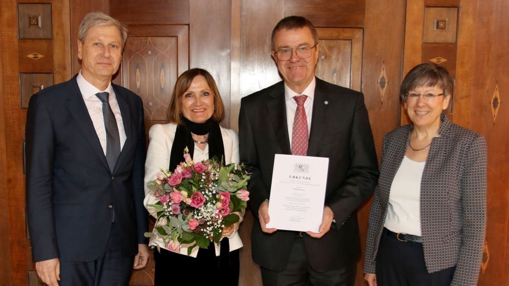 Rolf Habermann (3. von links) bei seiner offiziellen Verabschiedung.