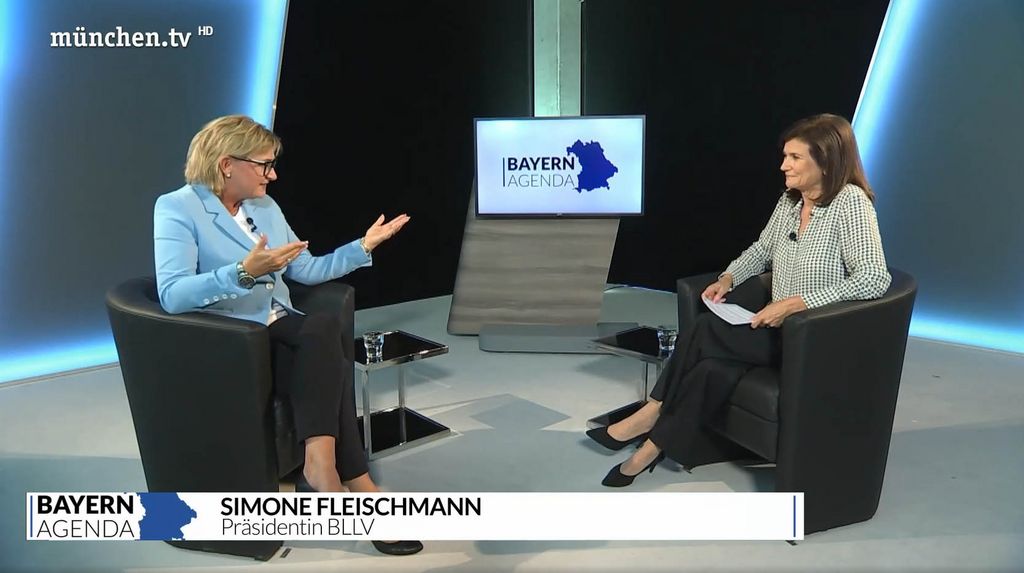 münchen.tv Chefredakteurin Marion Gehlert (rechts) im Bespräch mit BLLV-Präsidentin Simone Fleischmann