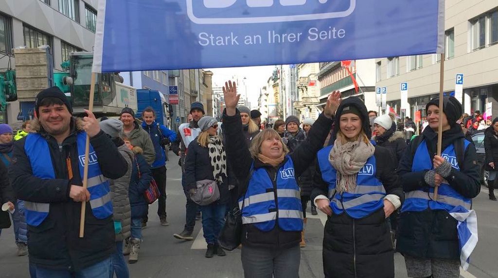 Streik in München: Erzieherinnen und Erzieher im BLLV marschieren für ihre Forderungen in der Einkommensrunde 2018.