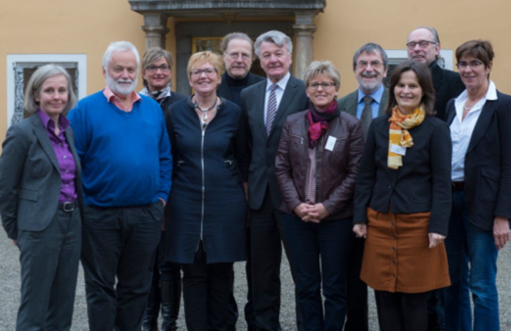 Tagten in der Evangelischen Akademie Tutzing (v.l.): Prof. Dr. Ursula München (Leiterin Akademie Tutzing), Pädagogik-Professor Dr. Peter Fauser, Simone Fleischmann (Leiterin BLLV-Abteilung Berufswissenschaft), BLLV-Vizepräsidentin Waltraud Lucic, Prof. Dr. Joachim Bauer (Neurowissenschaftler), BLLV-Präsident Klaus Wenzel, Judith Wenzel (Vorsitzende BLLV Niederbayern), Prof. Dr. Norbert Havers (Münchner Lehrertraining e.V.), Nicole Leber (Leiterin BLLV-Akademie), Dr. Dieter Reithmeier (BLLV-Landesgeschäftsführer), Ursula Schroll (Vorsitzende BLLV Oberpfalz).