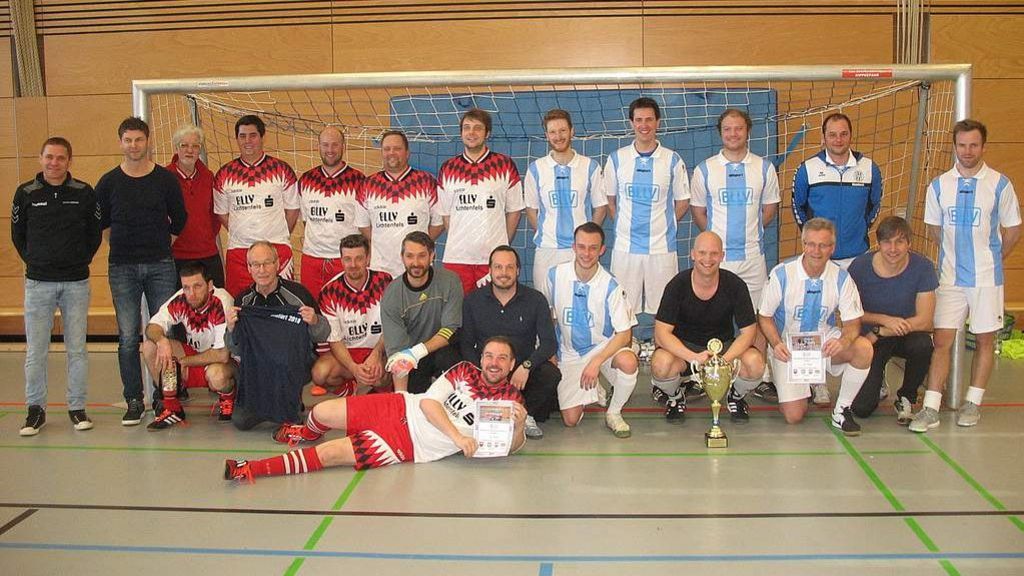 Gruppenbild mit Sieger: die 28. Bayerische BLLV-Hallenfußballweltmeisterschaft