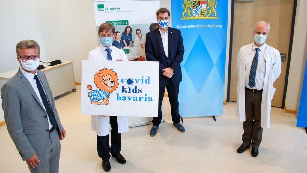 Bild (v.l.n.r.): Wissenschaftsminister Bernd Sibler, Prof. Dr. Christoph Klein, Direktor der Kinderklinik im Hauner'schen Kinderspital, Ministerpräsident Markus Söder und Prof. Dr. Johannes Hübner, stellvertretender Direktor der Kinderklinik im Hauner'schen Kinderspital.