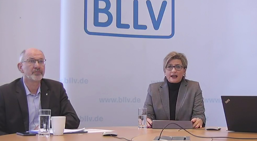 Bild: BLLV-Präsidentin Simone Fleischmann (r.) und Vizepräsident Gerd Nitschke (l.) bei der BLLV-Pressekonferenz.