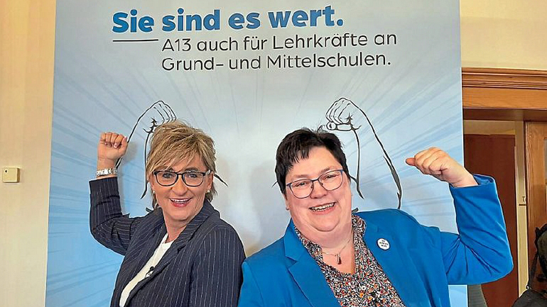 BLLV-Präsidentin Simone Fleischmann und Kreisvorsitzende Astrid Schels: Es geht um Wertschätzung! (C) Schautz, Regensburger Zeitung